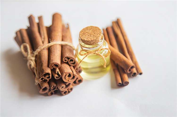 Dry Cinnamon Bark oil 005